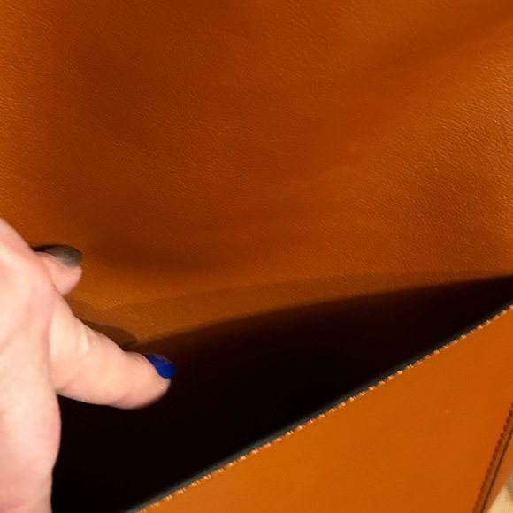 Hand bag with shoulder strap as well as cross body strap. - Picture 5 of 8